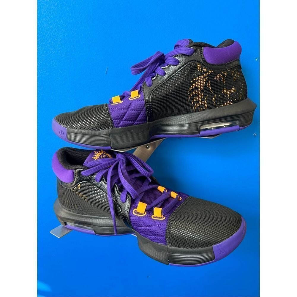 Nike LeBron Witness 8 Shoes Mens size 12 Lakers Black Purple FB2239-001
